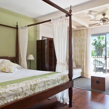 Hotel Portaventura Caribe: Unlimited Park Access & Ferrari Land Entry
